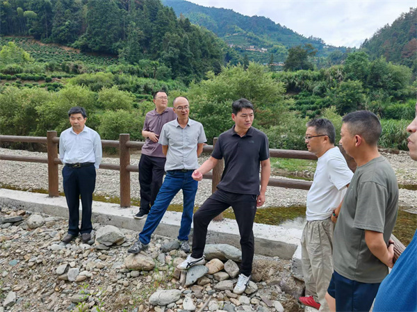 9月15日，程偉副縣長帶隊(duì)調(diào)研桂溪河清淤事宜。.jpg