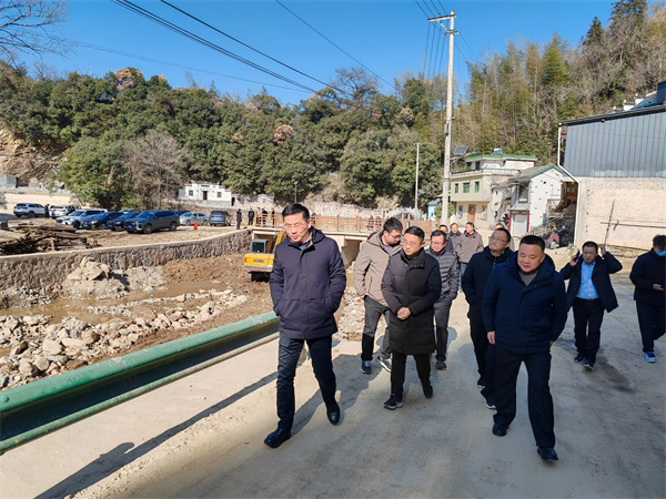 2月9日，王縣長帶隊(duì)到皋經(jīng)村開展災(zāi)后恢復(fù)重建工作調(diào)研.jpg