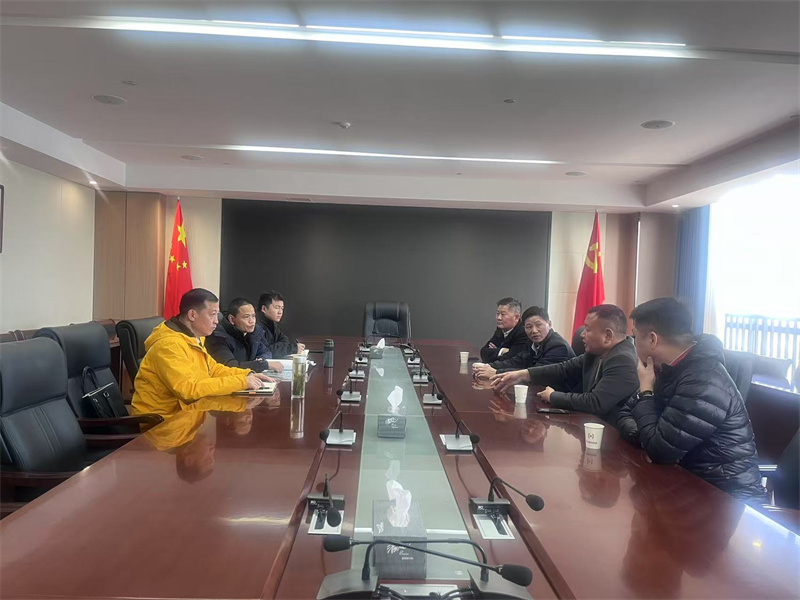 3月6日，浙江寧波徽州商會(huì)、寧波豐潤(rùn)協(xié)成公司董事長(zhǎng)方利年一行赴集團(tuán)考察調(diào)研，潘總、望豐公司陪同調(diào)研座談。.jpg