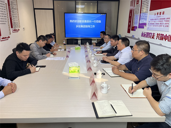 10月26日，詹縣帶隊(duì)調(diào)研寧國(guó)市文體中心EPCO項(xiàng)目，就項(xiàng)目設(shè)計(jì)、采購(gòu)、施工和運(yùn)營(yíng)一體化建設(shè)與寧國(guó)市鄉(xiāng)村振興投資集團(tuán)進(jìn)行交流，縣住建局、資規(guī)局，徽投集團(tuán)洪董、余總、方總等相關(guān)人員陪同考察。1.jpg